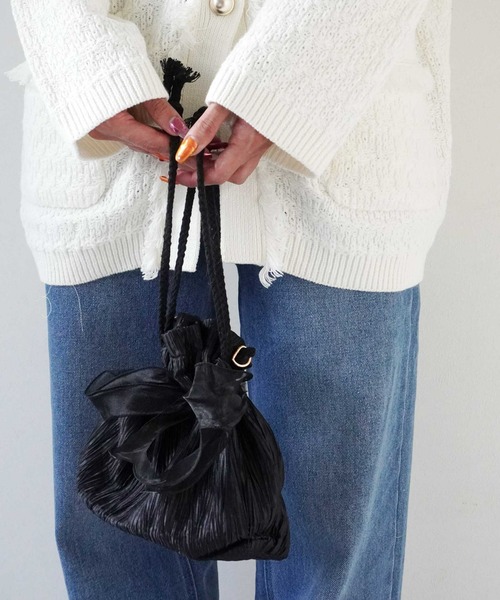 Port(ポート)の「パール巾着ショルダーバッグ / 巾着型バッグ / パールバッグ(ショルダーバッグ・レディース・ピンク/ベージュ/グレー/ブラック・FREE)」の9枚目の写真