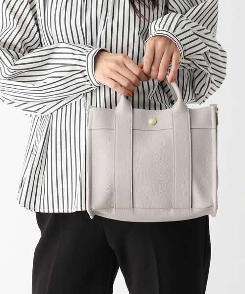 OPAQUE.CLIP（オペークドットクリップ）の「◆【2WAY／軽量】スクエアミドルトートバッグ（トートバッグ・レディース・ゴールド/ベージュ/ブルー/ブラック/グレー・00）」の2枚目の写真