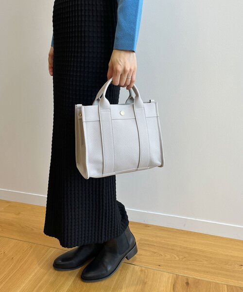 OPAQUE.CLIP（オペークドットクリップ）の「◆【2WAY／軽量】スクエアミドルトートバッグ（トートバッグ・レディース・ゴールド/ベージュ/ブルー/ブラック/グレー・00）」の6枚目の写真