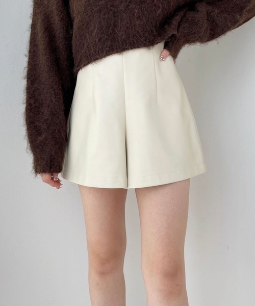 Heather(ヘザー)の「フェイクレザーショートパンツ2 989056(その他パンツ・レディース・アイボリー/ブラック・M/S)」の3枚目の写真