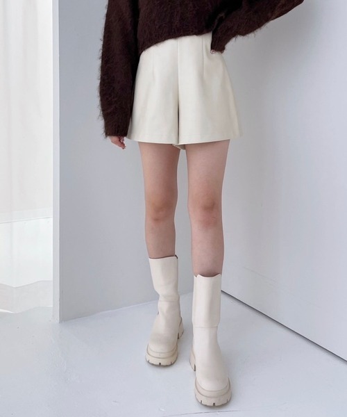 Heather(ヘザー)の「フェイクレザーショートパンツ2 989056(その他パンツ・レディース・アイボリー/ブラック・M/S)」の4枚目の写真
