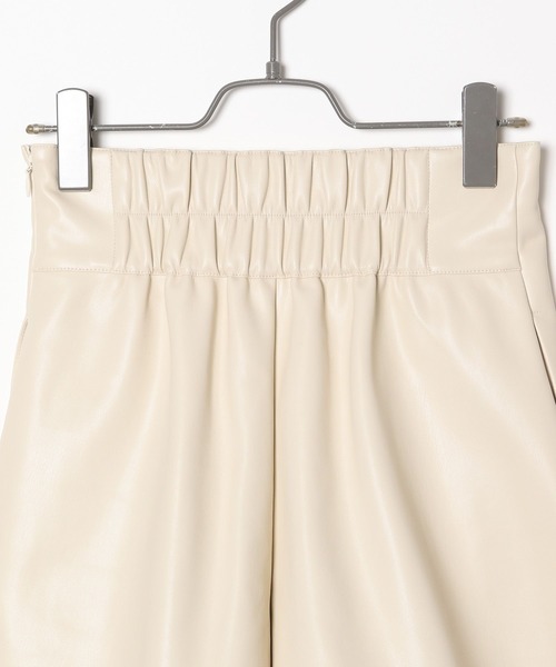 Heather(ヘザー)の「フェイクレザーショートパンツ2 989056(その他パンツ・レディース・アイボリー/ブラック・M/S)」の7枚目の写真