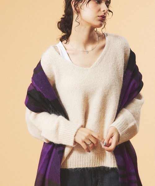 Rouge vif（ルージュヴィフ）の「【一部店舗限定】ブークレーVネックニット（ニット/セーター・レディース・ベージュ/ホワイト/ピンク・フリー）」の9枚目の写真