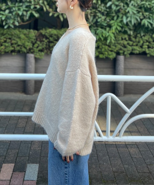 Rouge vif（ルージュヴィフ）の「【一部店舗限定】ブークレーVネックニット（ニット/セーター・レディース・ベージュ/ホワイト/ピンク・フリー）」の4枚目の写真