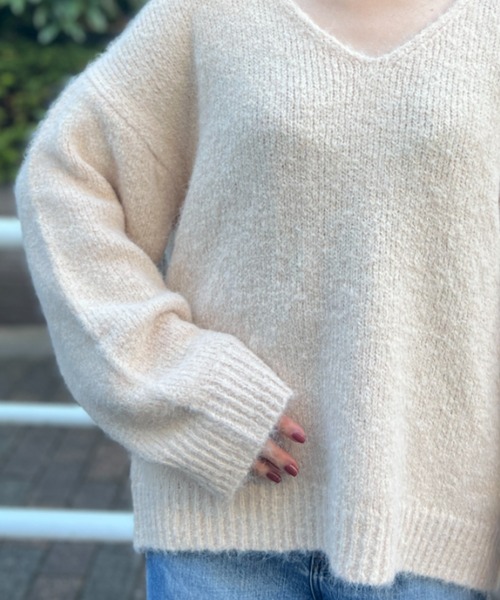 Rouge vif（ルージュヴィフ）の「【一部店舗限定】ブークレーVネックニット（ニット/セーター・レディース・ベージュ/ホワイト/ピンク・フリー）」の6枚目の写真