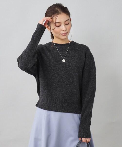 UNTITLED（アンタイトル）の「◆【すっきり＆着映え】レッグオブマトンスリーブ ニット（ニット/セーター・レディース・チャコールグレー/ピンク/オフホワイト/グリーン系/ライトグレー・44/02/04/48/00）」の3枚目の写真