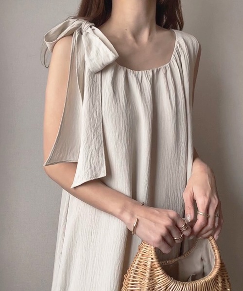 FILLOU（FILLOU）の「ショルダーリボンフレアワンピース（ワンピース・レディース・モカ/アイボリー/ブラック・X-LARGE/LARGE/MEDIUM）」の2枚目の写真