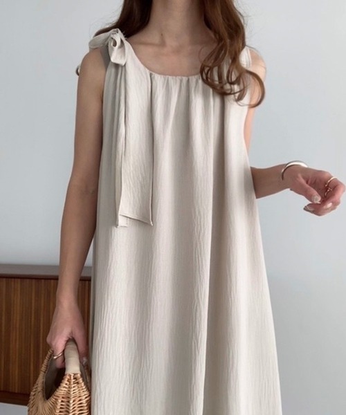 FILLOU（FILLOU）の「ショルダーリボンフレアワンピース（ワンピース・レディース・モカ/アイボリー/ブラック・X-LARGE/LARGE/MEDIUM）」の8枚目の写真