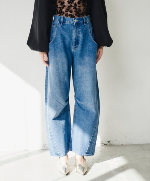 LA BELLE ETUDE（ラベルエチュード）の「タックデザインデニムパンツ（デニムパンツ・レディース・ブラック/ブルー・0/1/2）」の3枚目の写真