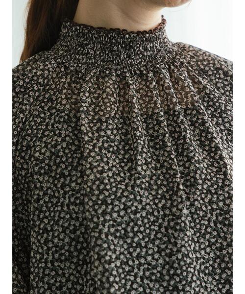 Te chichi（テチチ）の「柄アソートシャーリングスタンドブラウス（シャツ/ブラウス・レディース・グレー/ブラック/イエロー/オフホワイト・F）」の18枚目の写真