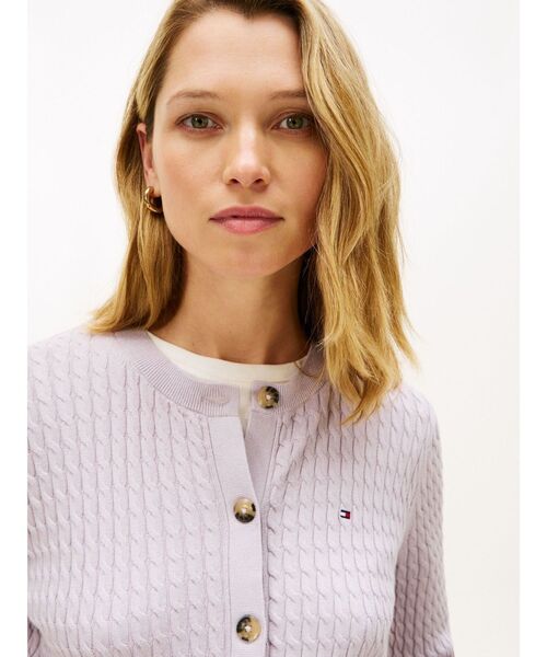 TOMMY HILFIGER(トミーヒルフィガー)の「ケーブルクルーネックカーディガン(ニット/セーター・レディース・ブラック/アイボリー/ネイビー/オレンジ/アイボリー系2/レッド/モスグリーン/ライトパープル/ホワイト/ネイビー系/アイボリー系3/イエロー系その他3/グレー・SMALL/X-SMALL/XX-SMALL/MEDIUM)」の14枚目の写真