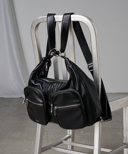 RAY CASSIN(レイカズン)の「【マルチウェイ】レザーポケットビッグショルダーバッグ(ショルダーバッグ・レディース・ブラウン/ブラック/アイボリー・FREE)」の5枚目の写真