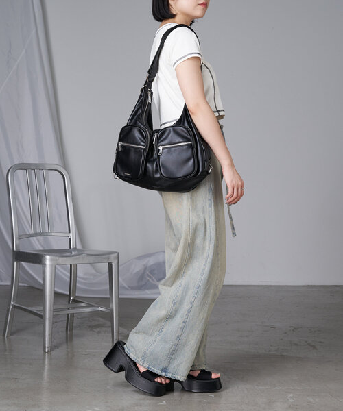 RAY CASSIN(レイカズン)の「【マルチウェイ】レザーポケットビッグショルダーバッグ(ショルダーバッグ・レディース・ブラウン/ブラック/アイボリー・FREE)」の7枚目の写真