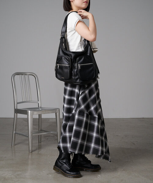 RAY CASSIN(レイカズン)の「【マルチウェイ】レザーポケットビッグショルダーバッグ(ショルダーバッグ・レディース・ブラウン/ブラック/アイボリー・FREE)」の13枚目の写真