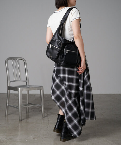 RAY CASSIN(レイカズン)の「【マルチウェイ】レザーポケットビッグショルダーバッグ(ショルダーバッグ・レディース・ブラウン/ブラック/アイボリー・FREE)」の14枚目の写真