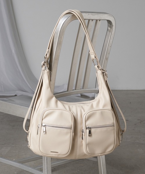 RAY CASSIN(レイカズン)の「【マルチウェイ】レザーポケットビッグショルダーバッグ(ショルダーバッグ・レディース・ブラウン/ブラック/アイボリー・FREE)」の2枚目の写真