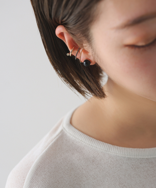 Lilas(リラ)の「オニキス8mmカップボールピアス K10(両耳)(ピアス(両耳用)・レディース・ゴールド・FREE)」の2枚目の写真