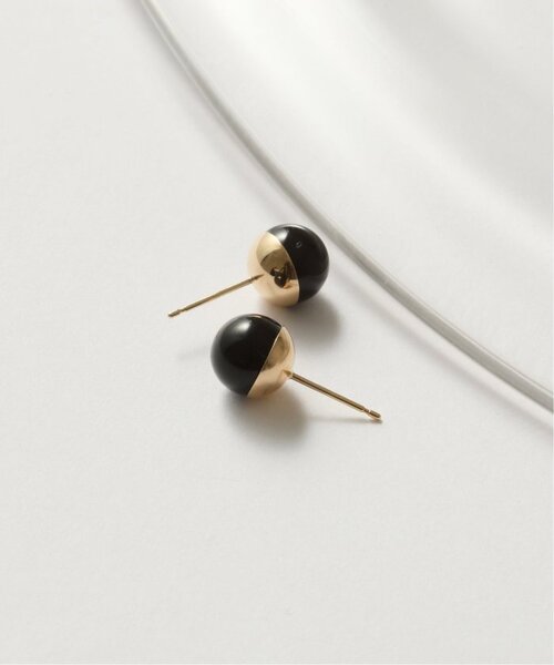 Lilas(リラ)の「オニキス8mmカップボールピアス K10(両耳)(ピアス(両耳用)・レディース・ゴールド・FREE)」の4枚目の写真