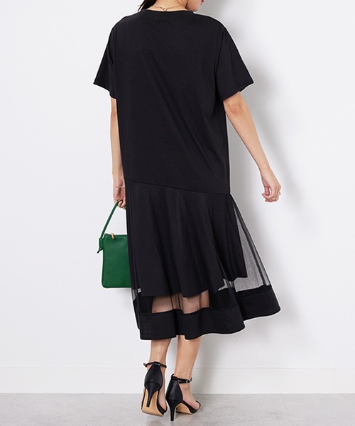 BELLUNA PLUS(ベルーナ)の「裾チュール切替ロング丈ワンピース(ワンピース・レディース・グレイッシュベージュ/ブラック・MEDIUM/X-LARGE/LARGE)」の9枚目の写真