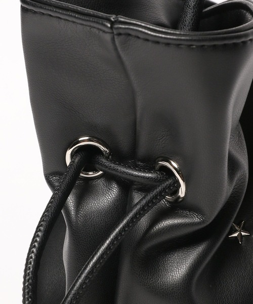 BAYFLOW（ベイフロー）の「[マグホック付き]スタッズ巾着ショルダー（ショルダーバッグ・レディース・シルバー/ブロンズ/ブラック・FREE）」の5枚目の写真