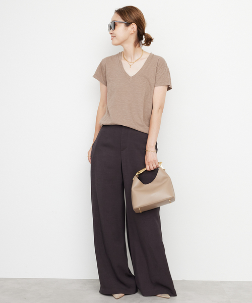 CALUX（キャラクス）の「【CALUX/キャラクス】Vネック Tシャツ（Tシャツ/カットソー・レディース・ブラウン系その他/ホワイト/ベージュ・FREE）」の4枚目の写真