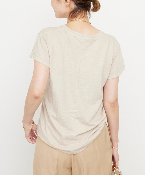 CALUX（キャラクス）の「【CALUX/キャラクス】Vネック Tシャツ（Tシャツ/カットソー・レディース・ブラウン系その他/ホワイト/ベージュ・FREE）」の9枚目の写真