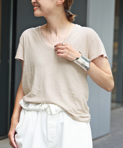 CALUX（キャラクス）の「【CALUX/キャラクス】Vネック Tシャツ（Tシャツ/カットソー・レディース・ブラウン系その他/ホワイト/ベージュ・FREE）」の16枚目の写真