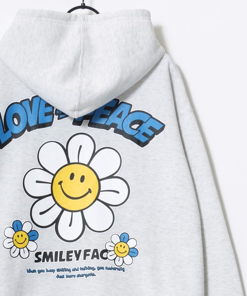 SMILEY FACE(スマイリーフェイス)の「SMILEY FACE/スマイリーフェイス オーバーサイズ 裏起毛 袖プリント バックプリント ロゴ ワンポイント刺繍 スウェット パーカー フーディー/レディース メンズ(パーカー・レディース・スミクロ/グレー系その他2/グレー系その他/ブラック系その他/ブラック系その他3/ブラック系その他2/ネイビー/アッシュグレー/ブラック・LL/L/M)」の8枚目の写真