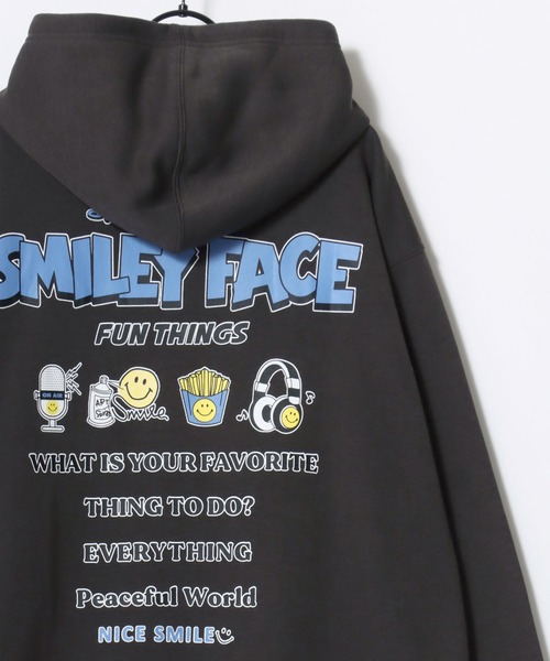 SMILEY FACE(スマイリーフェイス)の「SMILEY FACE/スマイリーフェイス オーバーサイズ 裏起毛 袖プリント バックプリント ロゴ ワンポイント刺繍 スウェット パーカー フーディー/レディース メンズ(パーカー・レディース・スミクロ/グレー系その他2/グレー系その他/ブラック系その他/ブラック系その他3/ブラック系その他2/ネイビー/アッシュグレー/ブラック・LL/L/M)」の6枚目の写真