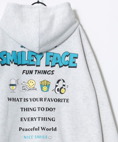 SMILEY FACE(スマイリーフェイス)の「SMILEY FACE/スマイリーフェイス オーバーサイズ 裏起毛 袖プリント バックプリント ロゴ ワンポイント刺繍 スウェット パーカー フーディー/レディース メンズ(パーカー・レディース・スミクロ/グレー系その他2/グレー系その他/ブラック系その他/ブラック系その他3/ブラック系その他2/ネイビー/アッシュグレー/ブラック・LL/L/M)」の1枚目の写真