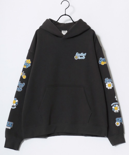 SMILEY FACE(スマイリーフェイス)の「SMILEY FACE/スマイリーフェイス オーバーサイズ 裏起毛 袖プリント バックプリント ロゴ ワンポイント刺繍 スウェット パーカー フーディー/レディース メンズ(パーカー・レディース・スミクロ/グレー系その他2/グレー系その他/ブラック系その他/ブラック系その他3/ブラック系その他2/ネイビー/アッシュグレー/ブラック・LL/L/M)」の12枚目の写真