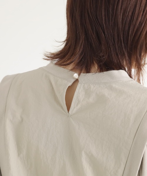 n'OrLABEL(ノアールレーベル)の「ナイロン異素材カットソー(Tシャツ/カットソー・レディース・グレイッシュベージュ/ブラック/カーキ・2/1)」の16枚目の写真