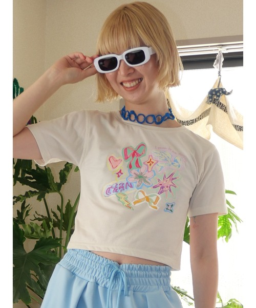 PAMEO POSE（パメオポーズ）の「【YUUKI】Lots of stickers Mini Tee（Tシャツ/カットソー・レディース・ブラック/アイボリー・FREE）」の6枚目の写真
