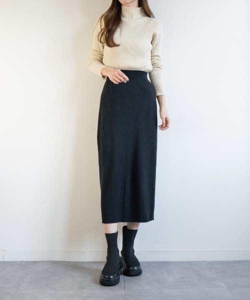 Fabby fabby（ファビィーファビィー）の「タンクソールニットショートブーツ（ブーツ・レディース・オフホワイト/ブラック・SMALL/MEDIUM/LARGE）」の3枚目の写真