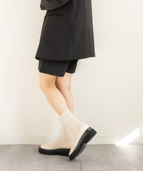 Fabby fabby（ファビィーファビィー）の「タンクソールニットショートブーツ（ブーツ・レディース・オフホワイト/ブラック・SMALL/MEDIUM/LARGE）」の17枚目の写真