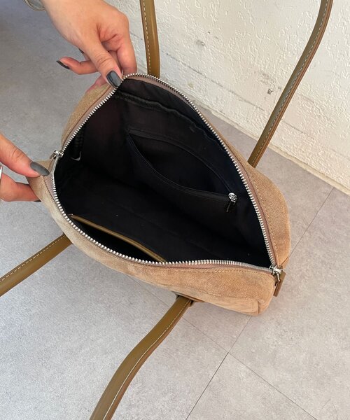 Omekashi（オメカシ）の「フェイクスウェードボストンバッグ（トートバッグ・レディース・ベージュ/ブラウン・ONE SIZE）」の9枚目の写真