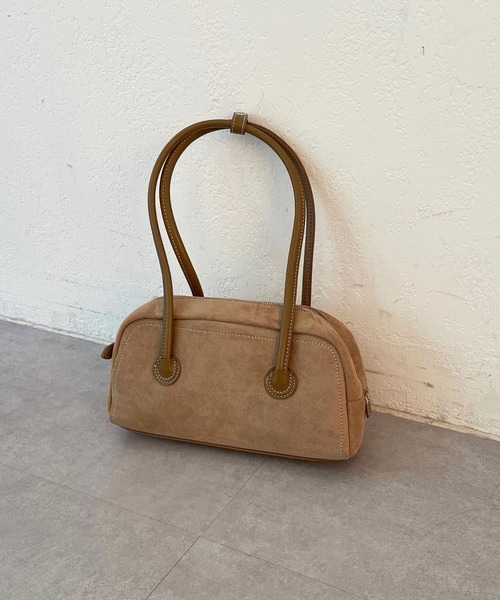 Omekashi（オメカシ）の「フェイクスウェードボストンバッグ（トートバッグ・レディース・ベージュ/ブラウン・ONE SIZE）」の2枚目の写真