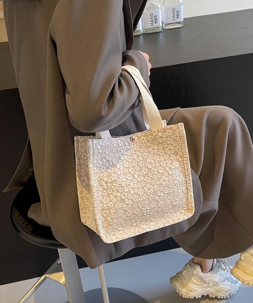 Mignonjour（ミニョンジュール）の「Mignonjour/フラワーミニトートバッグ M2579（トートバッグ・レディース・ホワイト/ベージュ/ブラック/ブルー・FREE）」の3枚目の写真