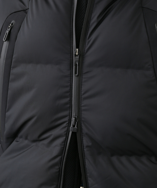 DESCENTE（デサント）の「【DESCENTE ALLTERRAIN】MIZUSAWA DOWN COAT：ダウン（ダウンジャケット/コート・レディース・ブラック/ブラウン・MEDIUM/SMALL）」の16枚目の写真