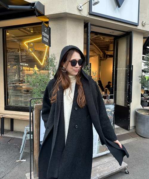 StyleSea(スタイルシー)の「フードマフラーバラクラバ(マフラー・レディース・ホワイト×ブラック/アイボリー/ベージュ×ブラック/ブラック/ベージュ/グレー/レッド・FREE)」の4枚目の写真