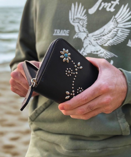 TMT（ティーエムティー）の「INDIGO LEATHER STADS WALLET (MIDDLE