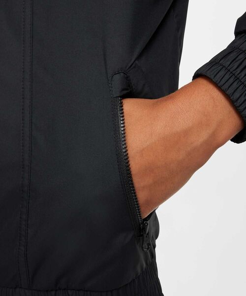 NIKE(ナイキ)の「ナイキ スポーツウェア ウィンドランナー ジュニア フーデッド レペル ジャケット / Nike Sportswear Windrunner Big Kids' Hooded Repel Jacket FZ5516-010 Black(ブルゾン・キッズ・ブラック・130/140/150/160/170)」の5枚目の写真