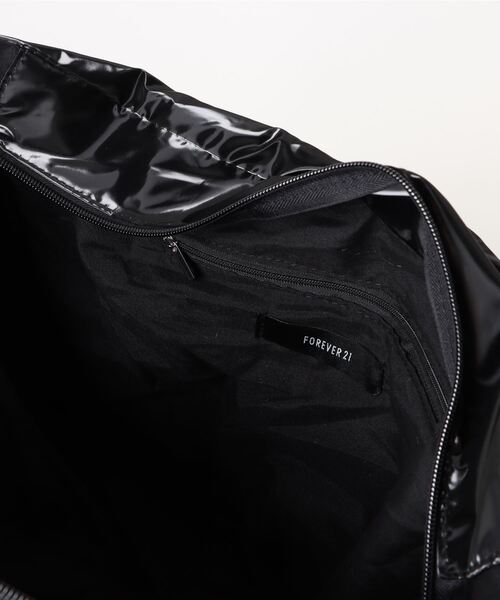 FOREVER 21（フォーエバー トゥエンティーワン）の「キルティングトートバッグ（ハンドバッグ・レディース・オフホワイト/ブラック・FREE）」の4枚目の写真