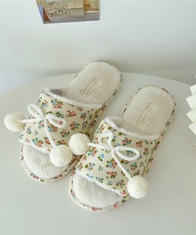 pyornim（ピョルニム）の「小花柄ポンポン付きスリッパ ルームシューズ（ルームシューズ/スリッパ・レディース）」