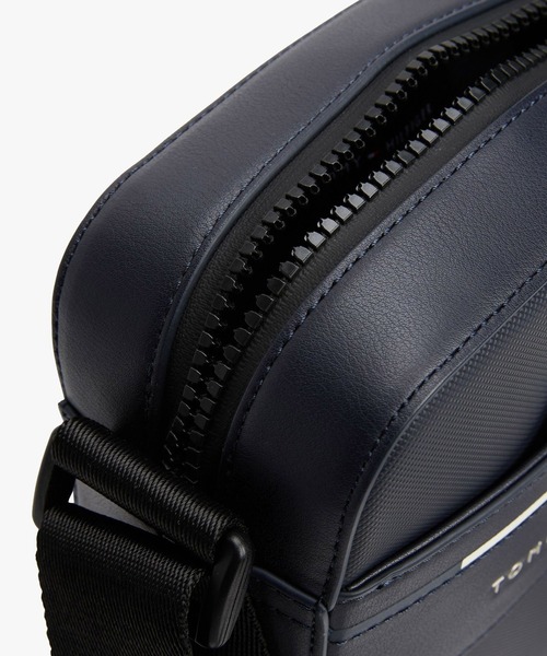 『新品』 　ファンデーションミニリポーターバッグ TOMMY HILFIGER｜ファンデーションミニリポーターバッグ