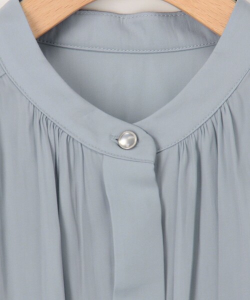 MICO COULIER（ミコクリエ）の「《オケージョン対応》パウダーサテンブラウス（シャツ/ブラウス・レディース・サックスブルー/ベビーピンク/グレイッシュベージュ/ライトグリーン・38）」の19枚目の写真