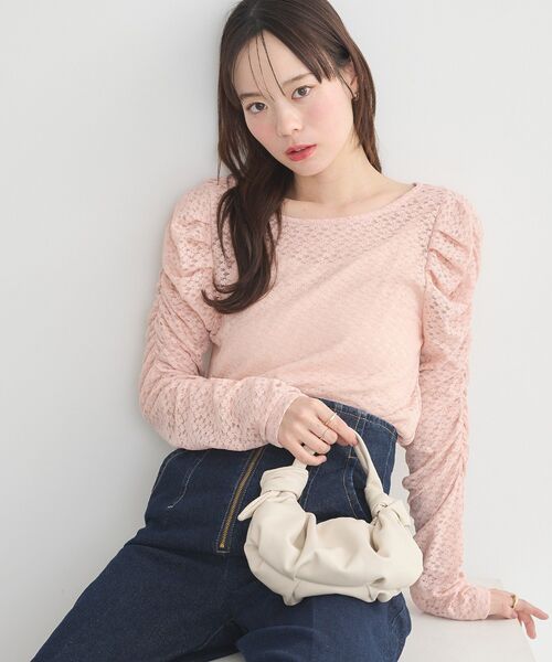 earth music&ecology(アースミュージックアンドエコロジー)の「ギャザーショルダーカットレースプルオーバー(Tシャツ/カットソー・レディース・ピンク/ブラック/アイボリー・FREE)」の4枚目の写真