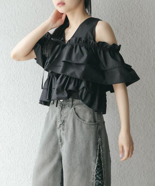 KBF(ケイビーエフ)の「マルチWAYクロスフリルブラウス(シャツ/ブラウス・レディース・アイボリー/ブラック/オレンジ・ONE)」の2枚目の写真