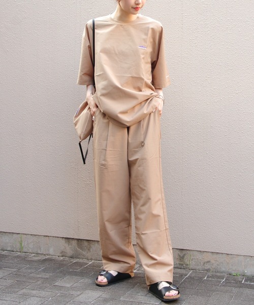 THOUSAND MILE（サウザンドマイル）の「THOUSAND MILE/サウザンドマイル　 Tシャツ＆ロングパンツ セットアップ+バッグ（3点セット）SHORT SLEEVE T-SHIRT & LONG PANTS SET　High Air Permeability（セットアップ・メンズ・ブラック/ベージュ・M/S/L）」の2枚目の写真