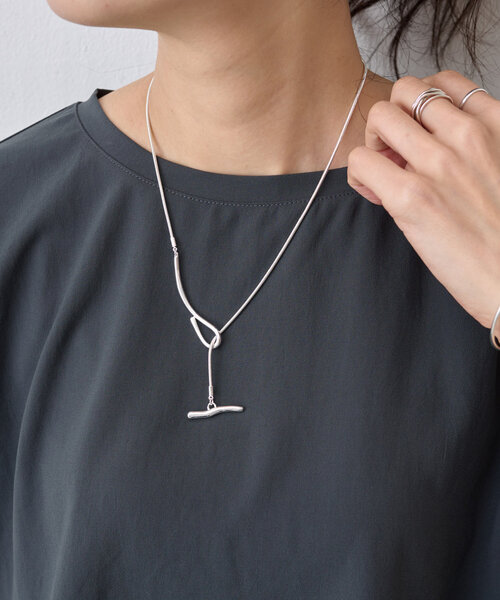 BEARDSLEY（ビアズリー）の「スネークチェーンシンプルネックレス（ネックレス・レディース・シルバー・FREE）」の4枚目の写真